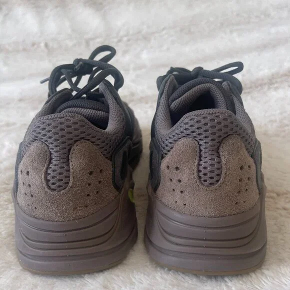 adidas Yeezy Boost 700 Mauve sneaker men's 7 is available for purchase on  au PAY Market - Imported Goods Online Store Co.Ltd. | au PAY Market -  Online Shopping Site